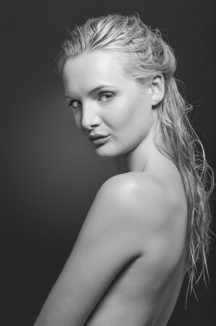 Model: Linda Pfeiffer; MUA(H): Nina Poldner